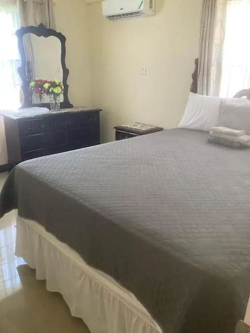 בית נופש הוילה Old Harbour Bellarose Manor ג'מייקה